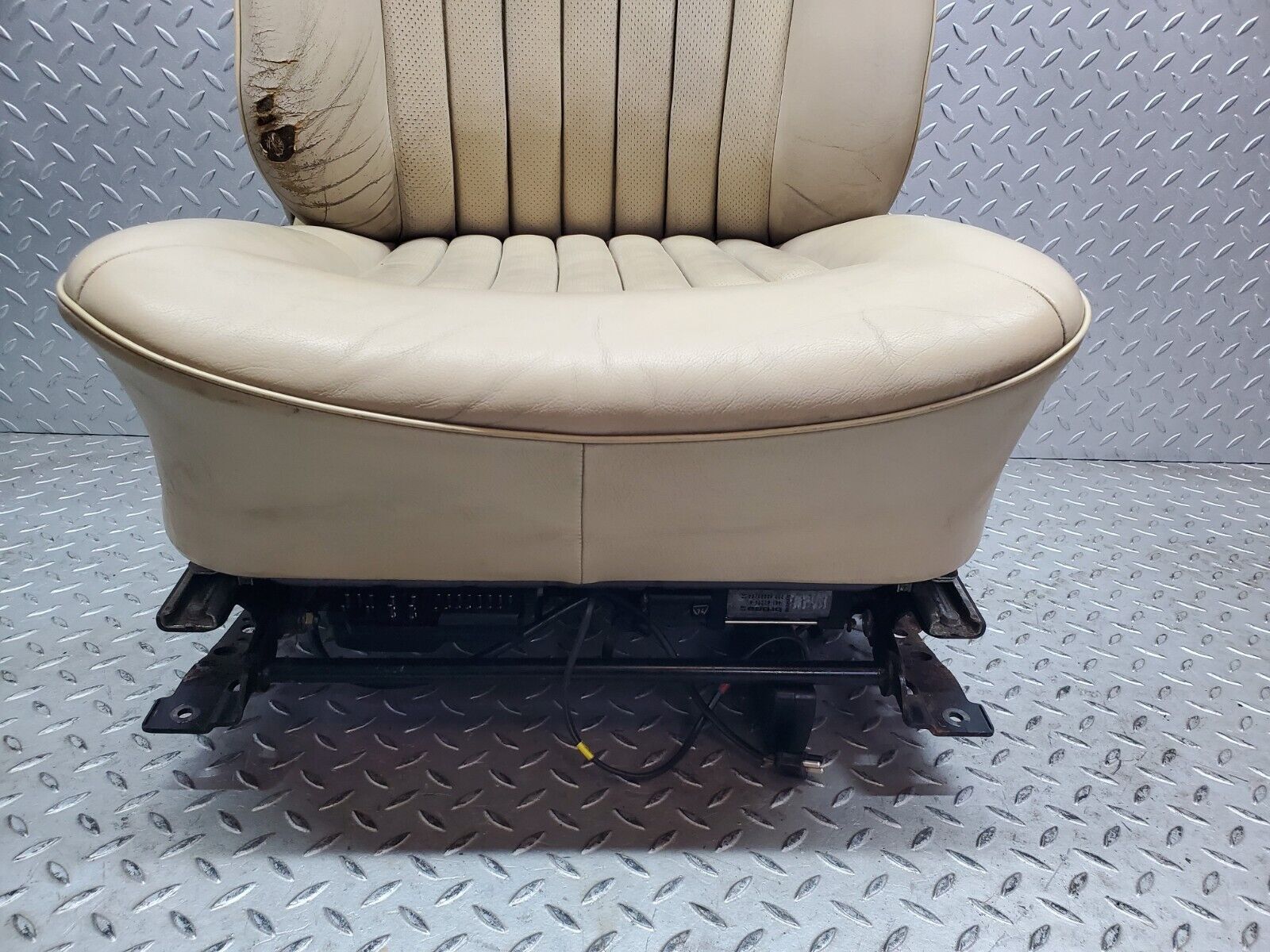 45868 Mercedes-Benz W126 420SE Front Right Electric Seat Leather Beige 1269102650