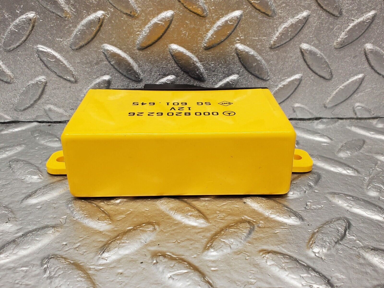 46823 Mercedes-Benz R129 320SL Coupe Heated Seat Control Unit 0008206226