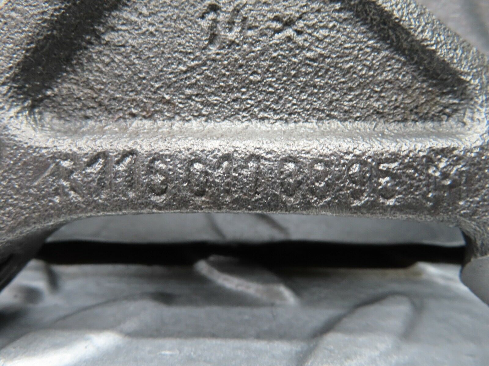 20627 Mercedes-Benz R107 450SL Engine Mount Bracket Pair 1160110995