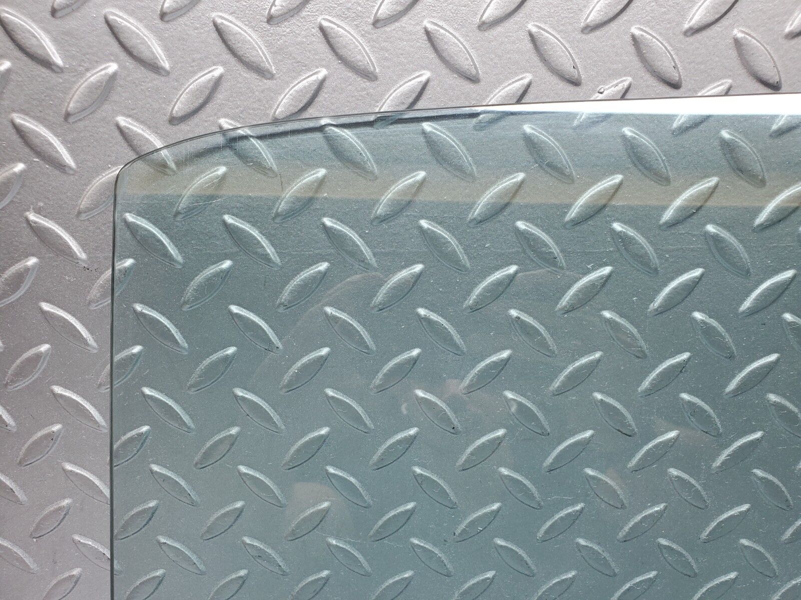 45798 Mercedes-Benz W126 420SE Rear Right Door Window Glass