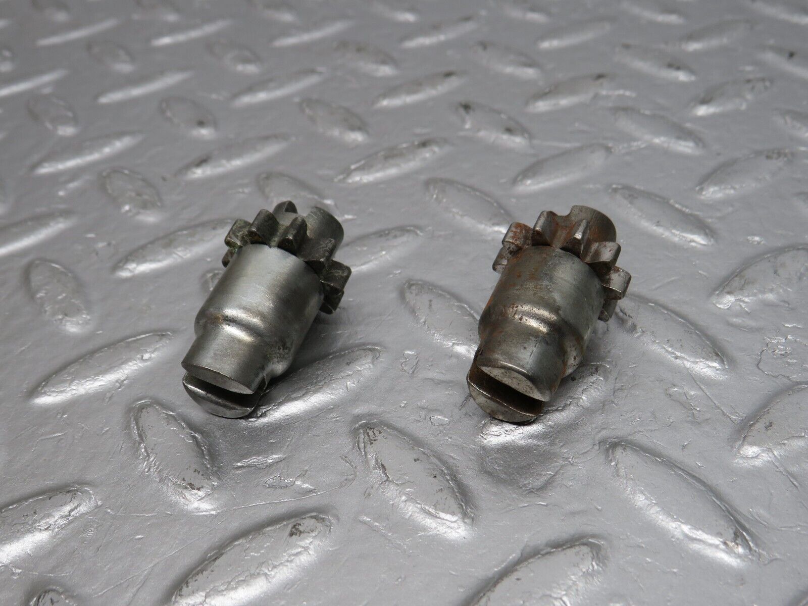 39295 Mercedes-Benz R107 500SL Rear Brake Regulator