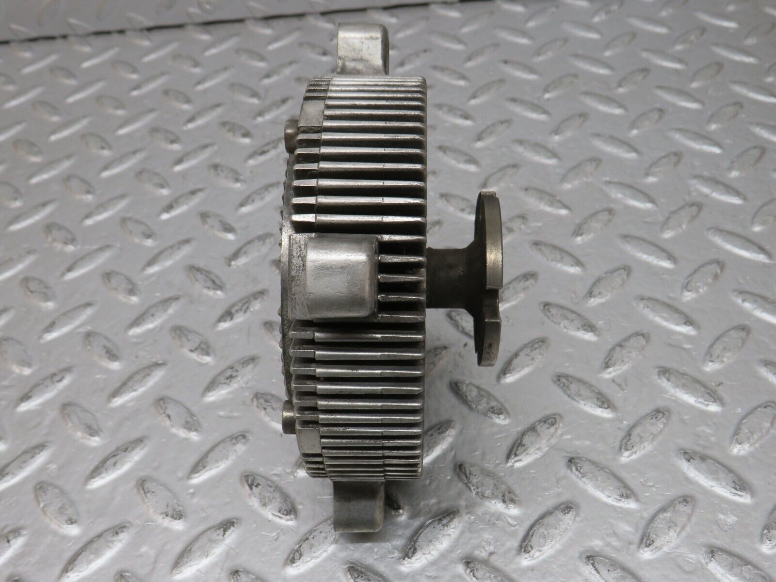 32852 Mercedes-Benz C107 R107 350 V8 Engine Cooling Fan Clutch