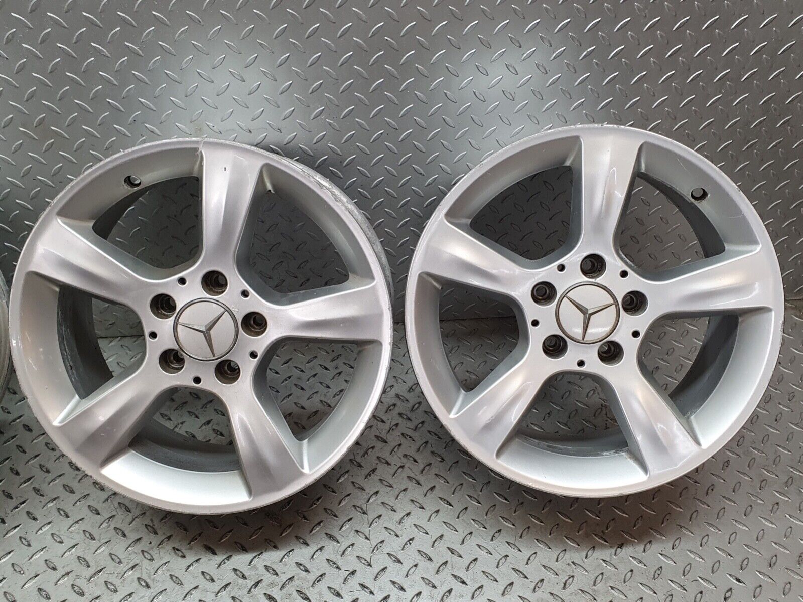 42020 Mercedes-Benz Alloy Wheel Set 7Jx16H2 8Jx16H2 ET31 ET32 2034012902