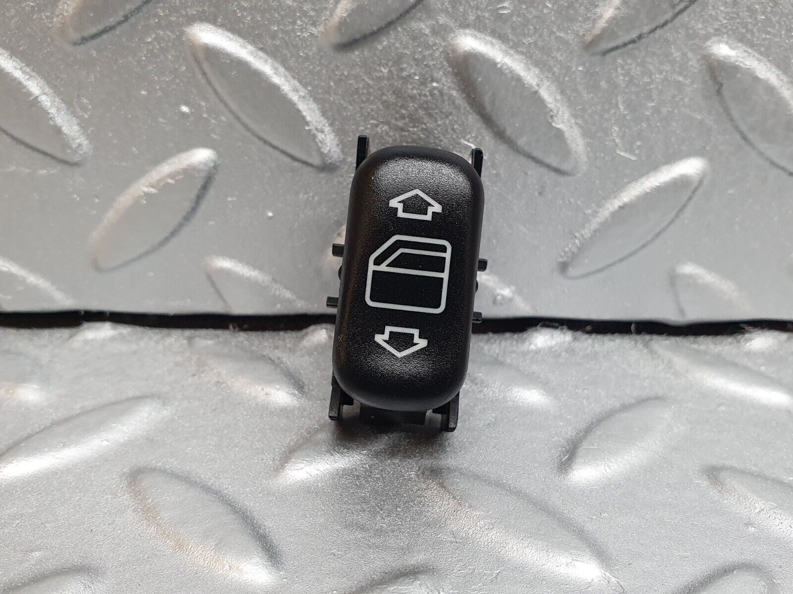 42048 Mercedes-Benz W202 C200 Electric Window Switch 2108208210