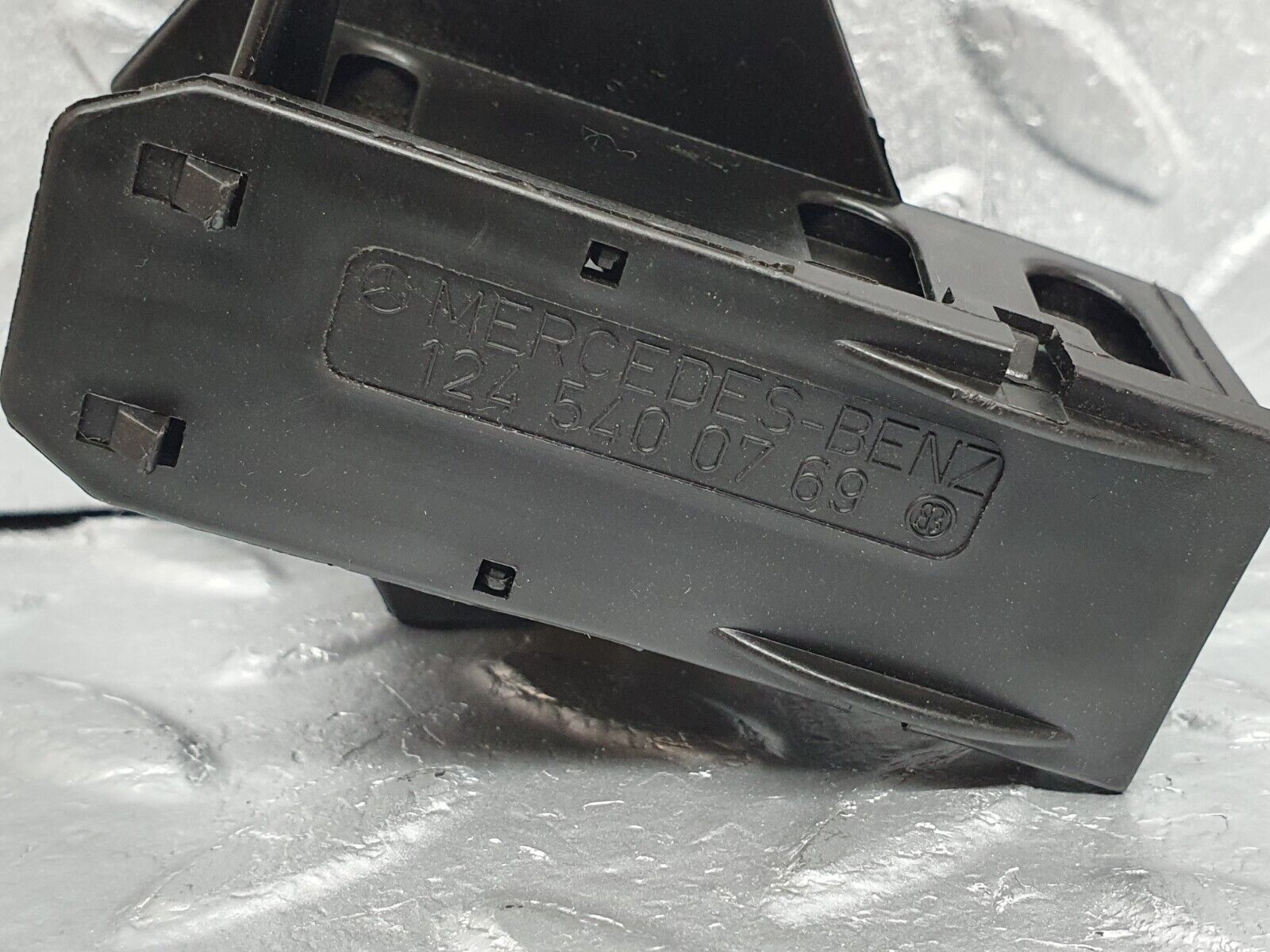 41659 Mercedes-Benz W124 200E Cable Wire Distributor Connector 1245400769