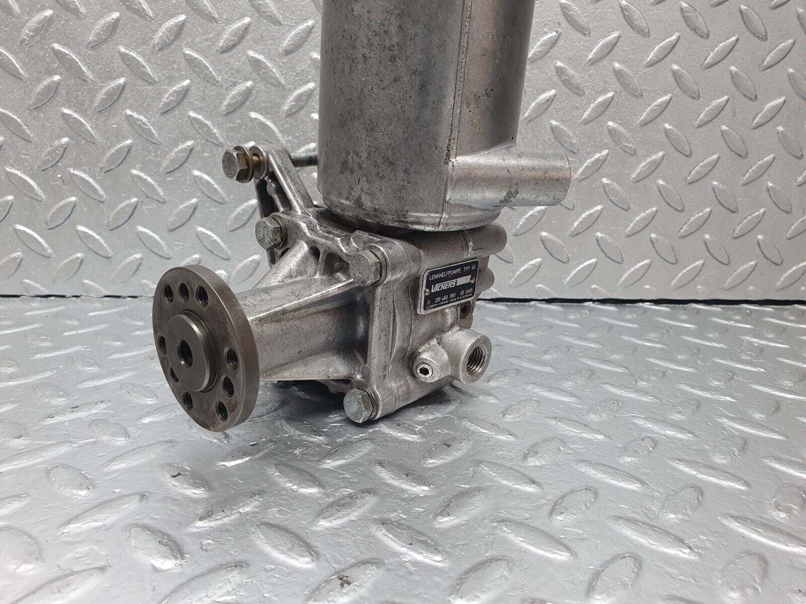 42720 Mercedes-Benz W201 190 2.0L Power Steering Pump 2014601180