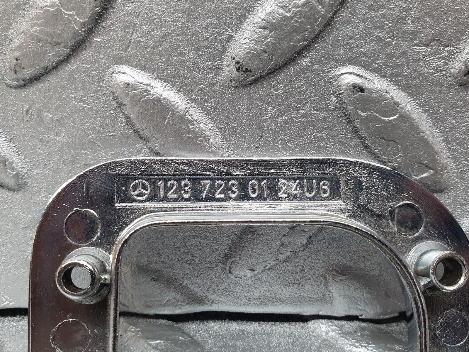 44176 Mercedes-Benz C123 230CE Coupe Interior Chrome Door Latch Trim Left 1237230124