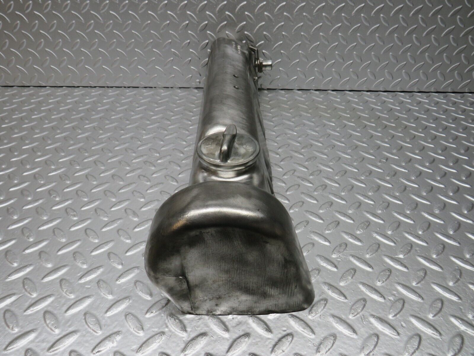 32981 Mercedes-Benz C107 R107 350 Cylinder Head Valve Cover Right 1160161905