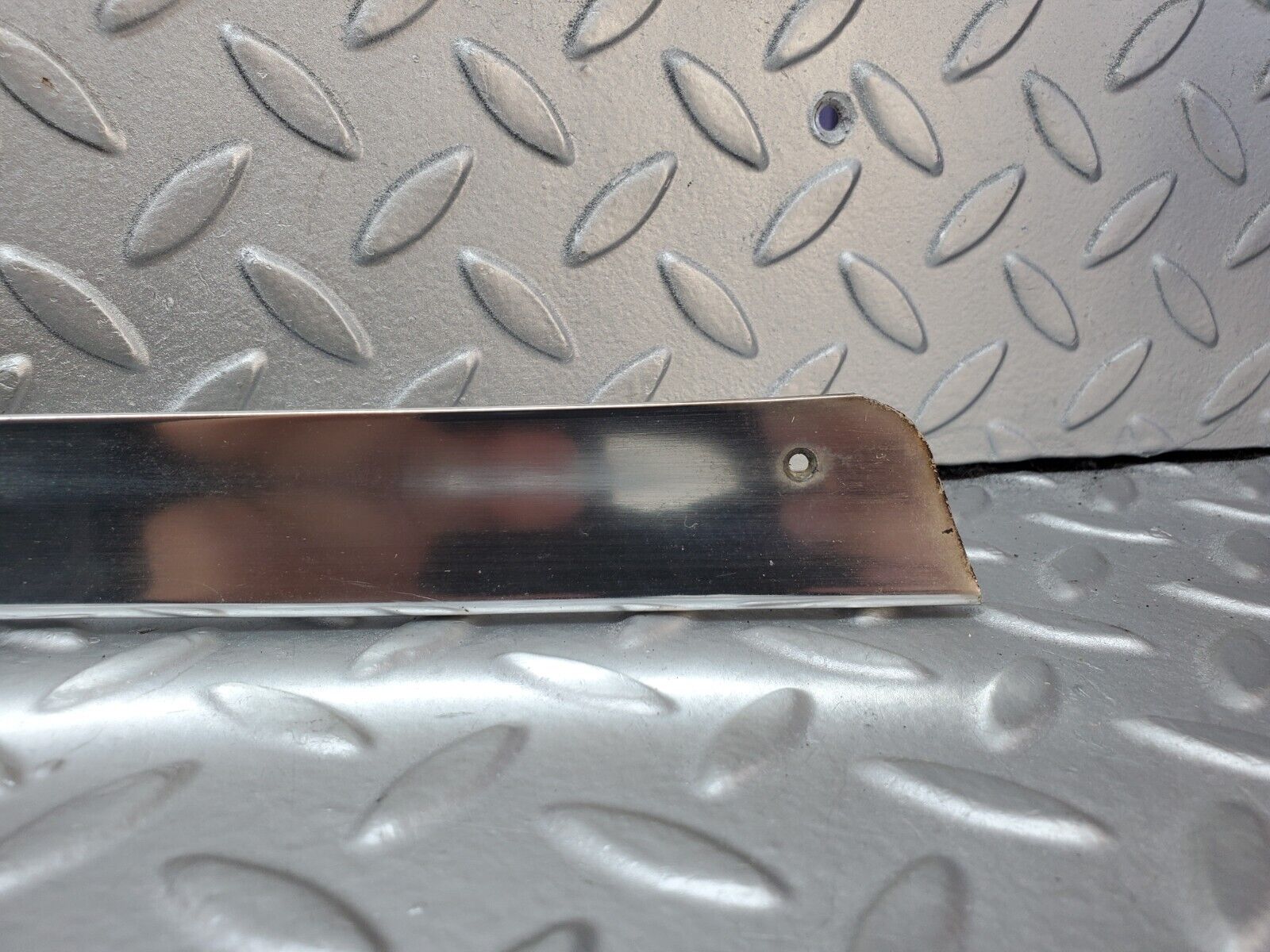 45995 Mercedes-Benz W126 420SE Roof Chrome Trim Right Side