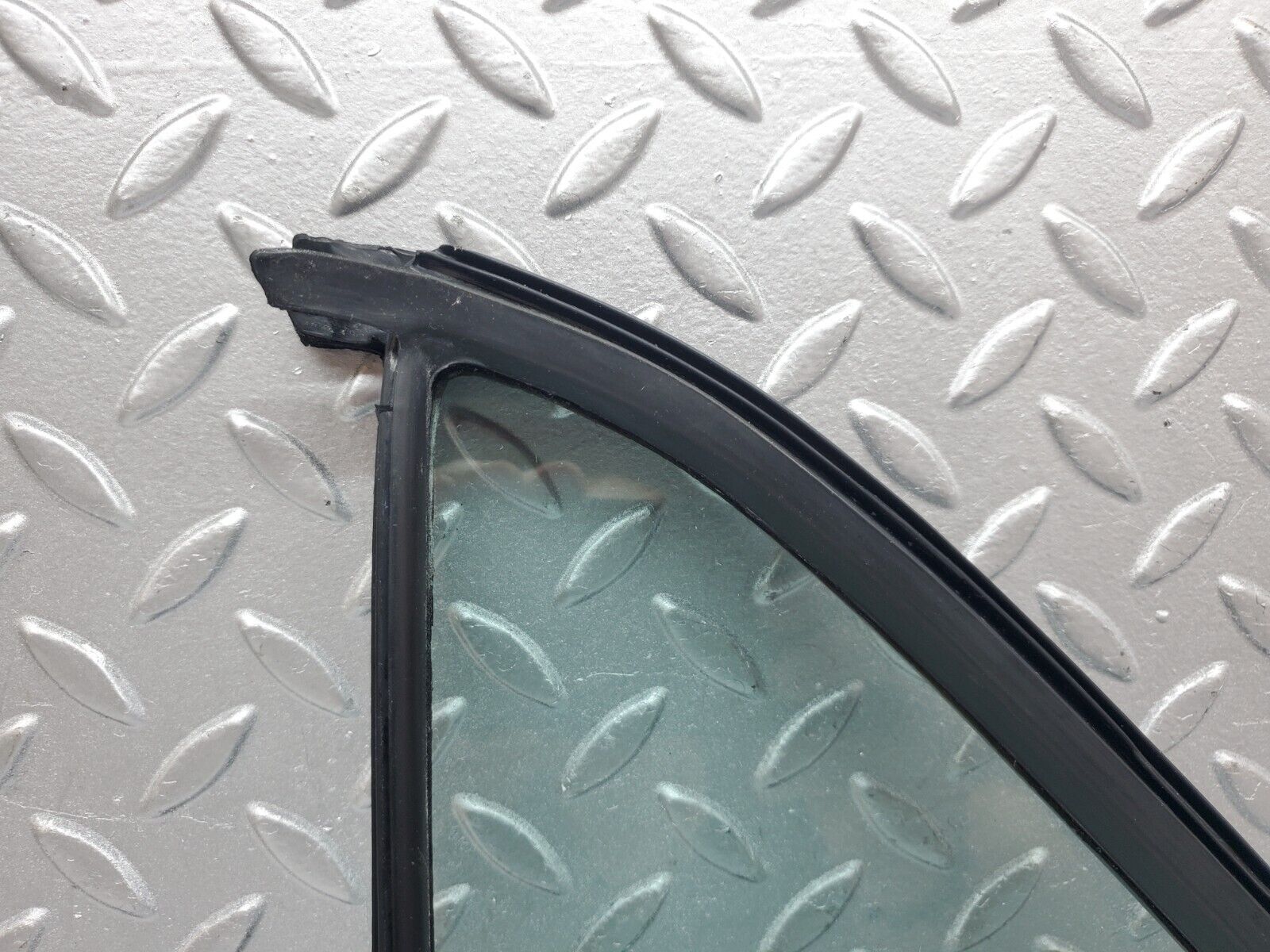 44369 Mercedes-Benz W123 280E Rear Right Quarter Window Glass 1237350224