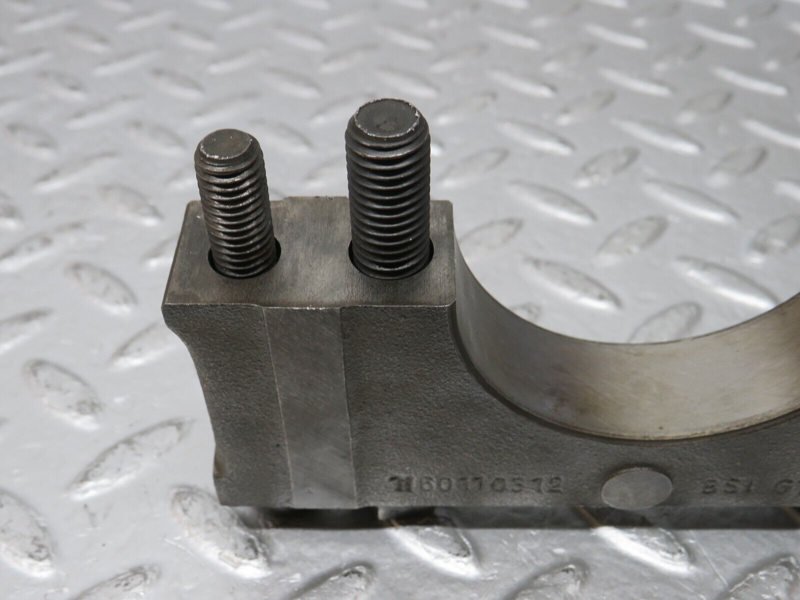 32868 Mercedes-Benz C107 R107 350 V8 Crankshaft Bearing Block 1160110312