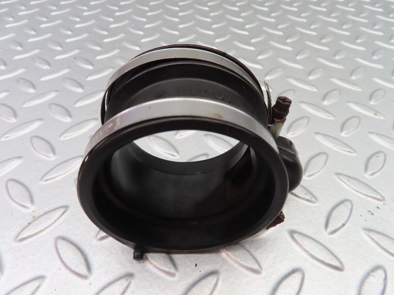 6804 Mercedes-Benz S124 E220 Wagon Air Intake Hose 1111410082