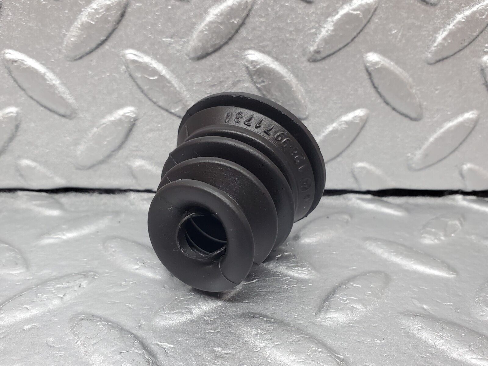 45851 Mercedes-Benz W126 420SE Brake Servo Vacuum Pipe Rubber Cover 1269971781