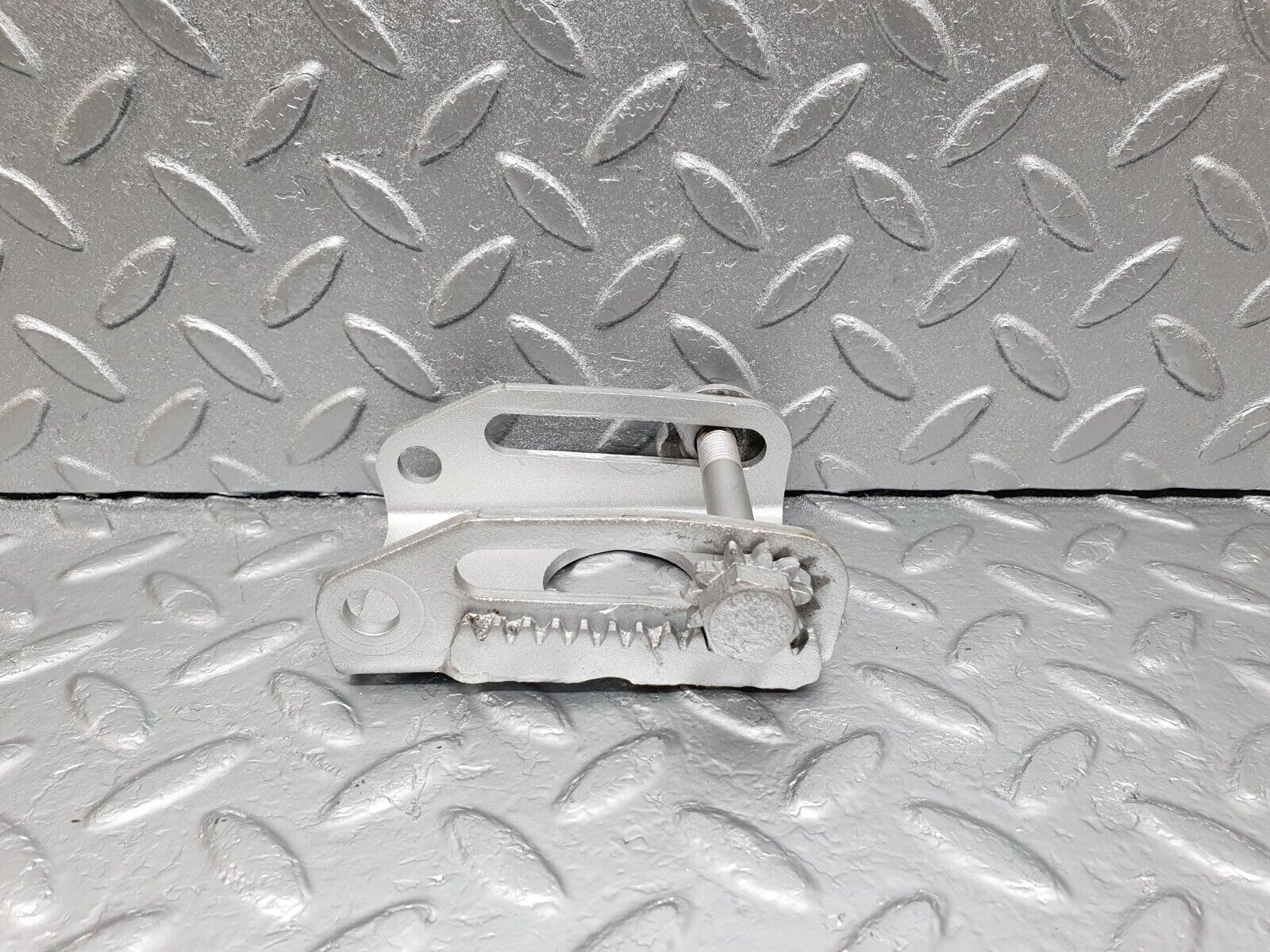 43102 Mercedes-Benz S123 200T Wagon Alternator Holder Bracket