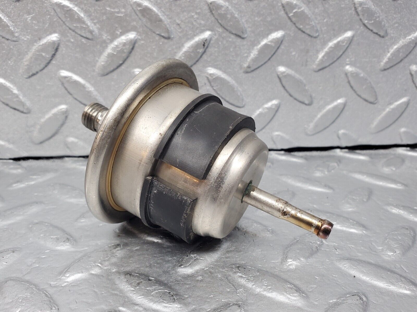 45959 Mercedes-Benz W126 420SE Fuel Pressure Regulator Bosch 0004761021