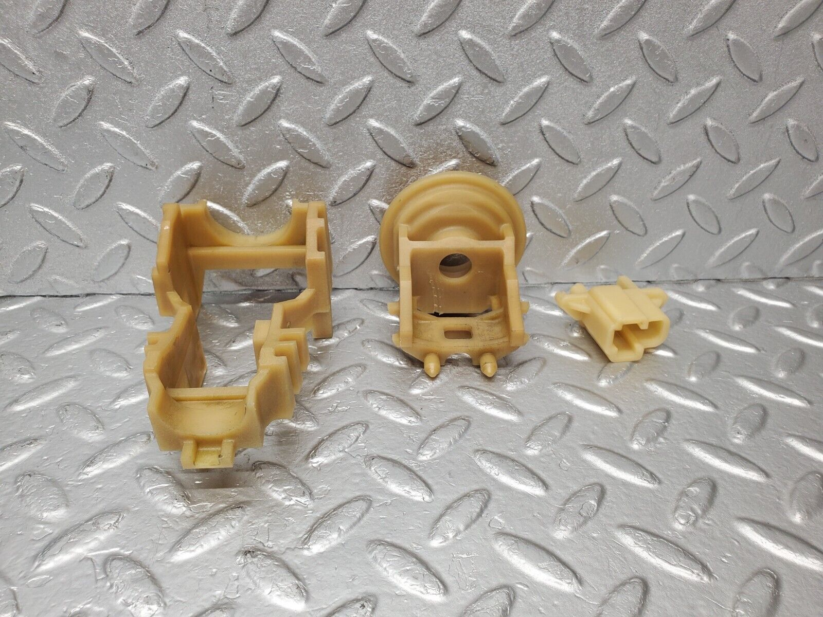 46689 Mercedes-Benz C123 280CE Coupe Automatic Gearbox Support Bracket 722.309 1262770940 1262770740