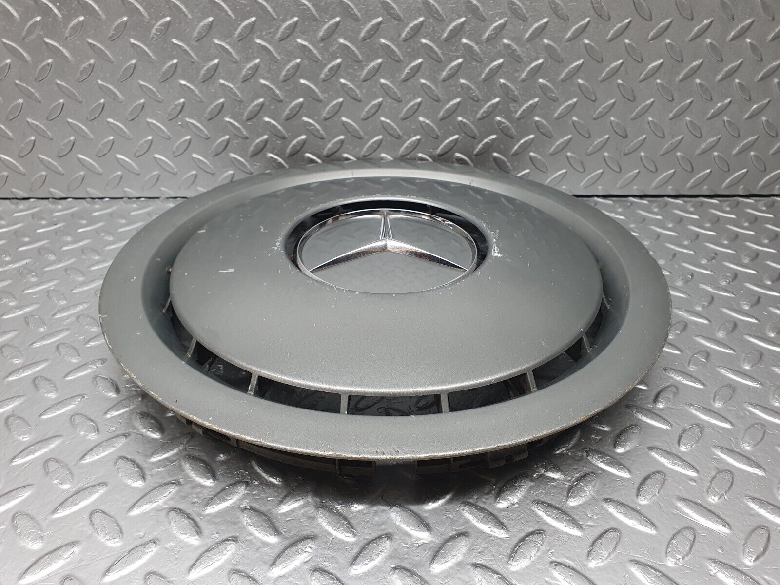 42880 Mercedes-Benz W201 190 2.0L Wheel Trim Hub Cap 14" 2014010324