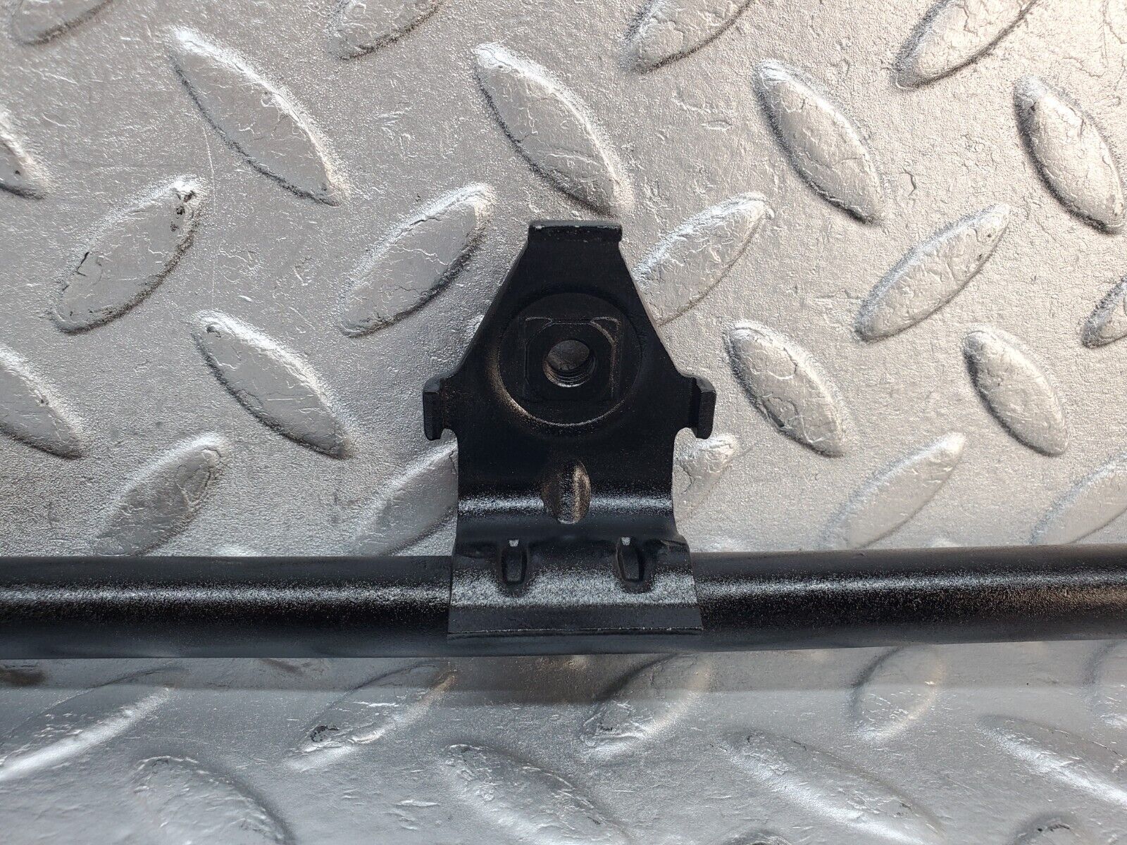 45934 Mercedes-Benz W126 420SE Horn Bracket