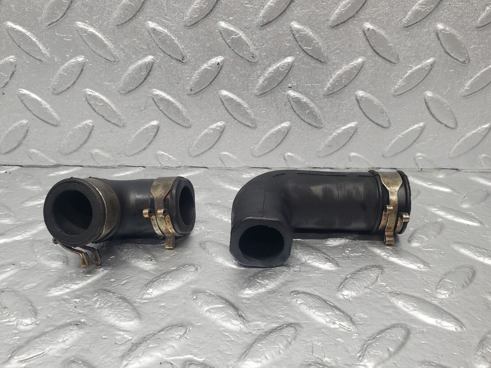 46209 Mercedes-Benz W124 280E Air Pump Hoses 1041411383 1041411283