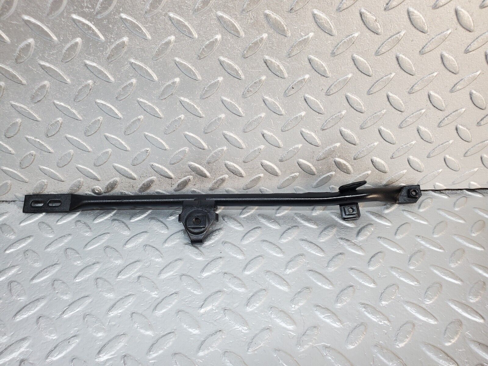 45934 Mercedes-Benz W126 420SE Horn Bracket