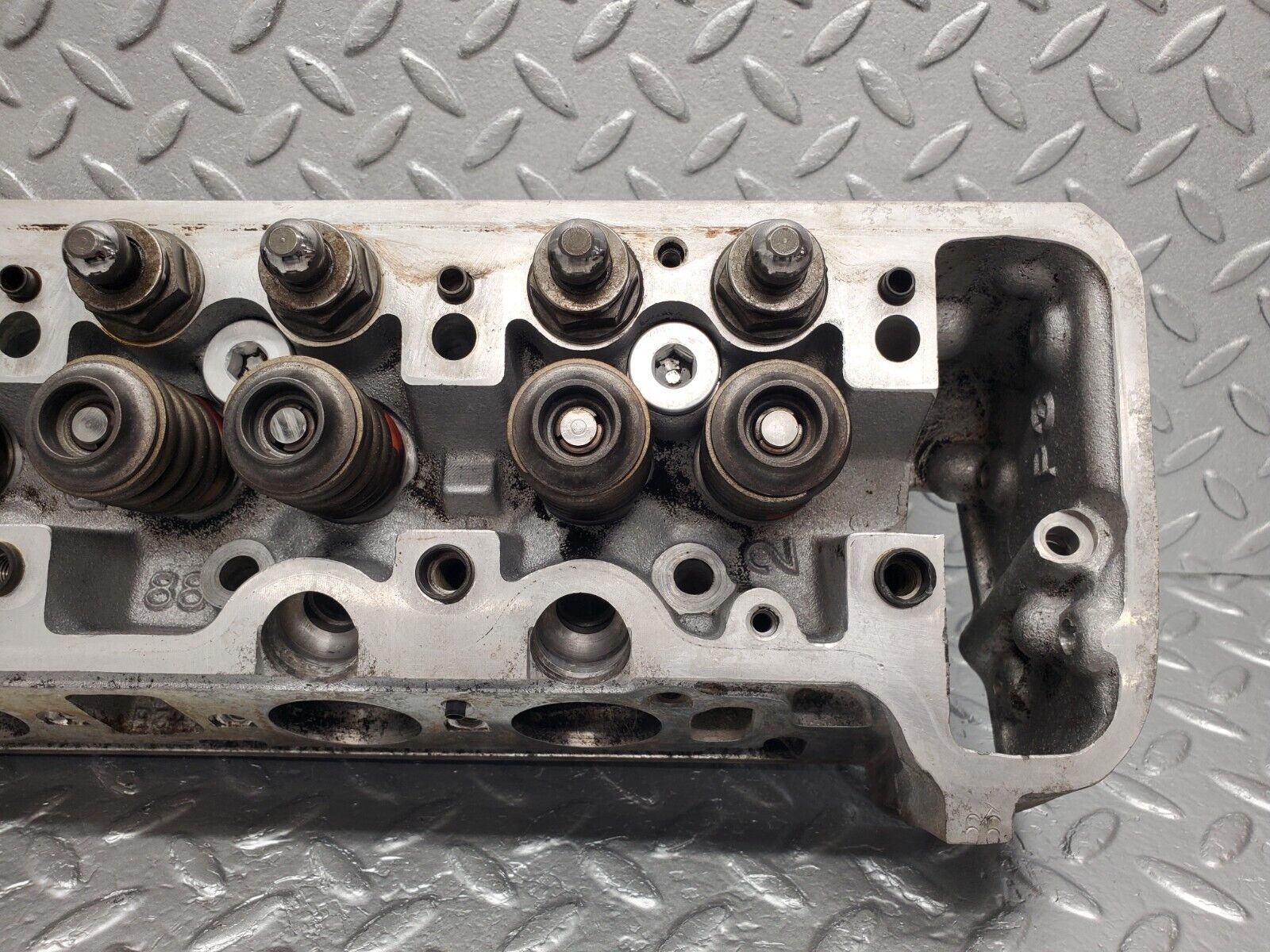 46317 Mercedes-Benz W126 420SE Cylinder Head Left Side 1160164001