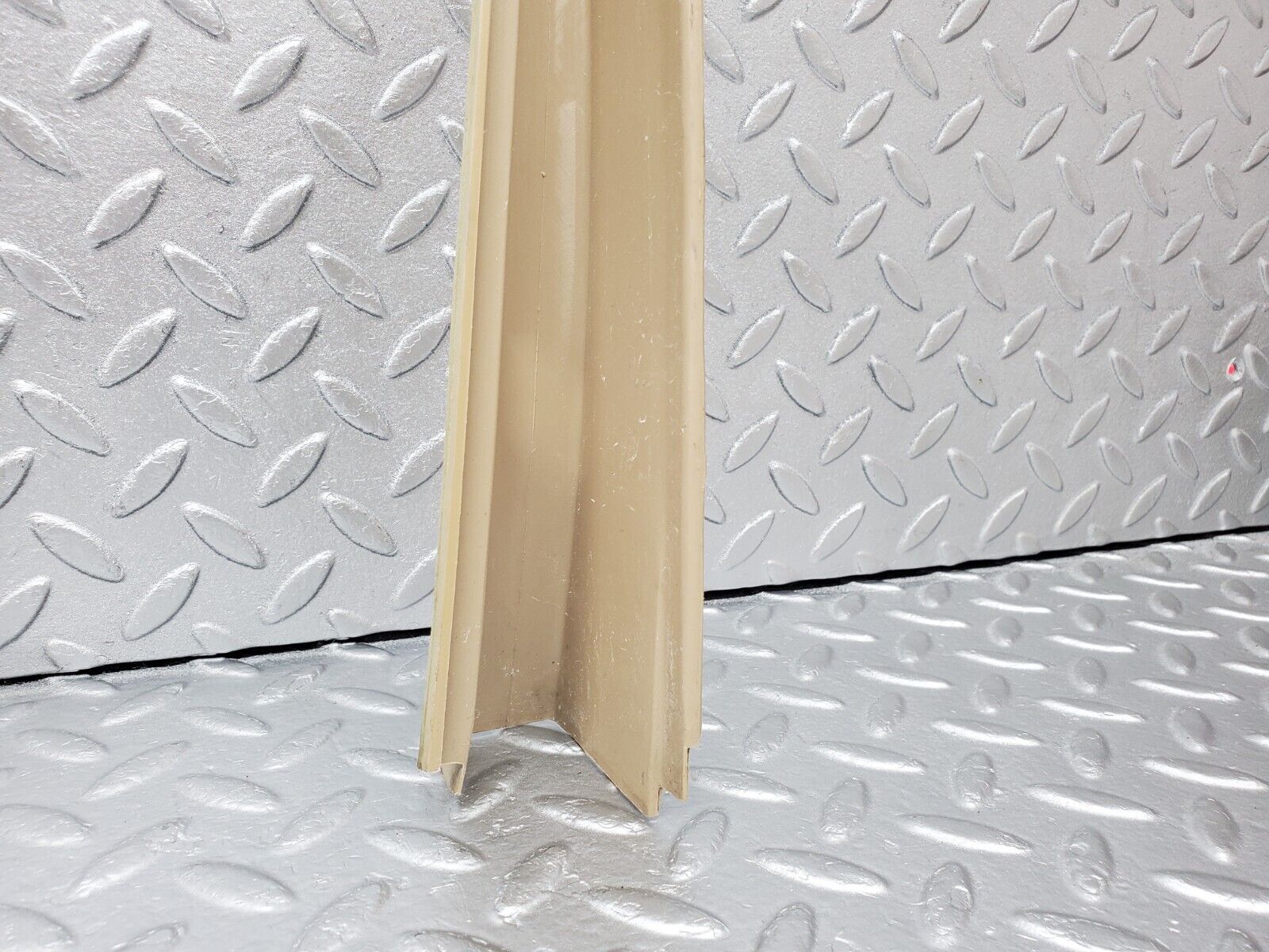 45861 Mercedes-Benz W126 420SE Front Left Door Window Frame Cover 1267250371