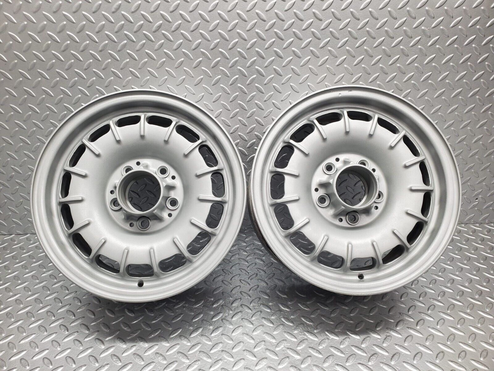 46812 Mercedes-Benz Alloy Wheel Set Mexican Hat 6Jx14H2 ET30 1084000902