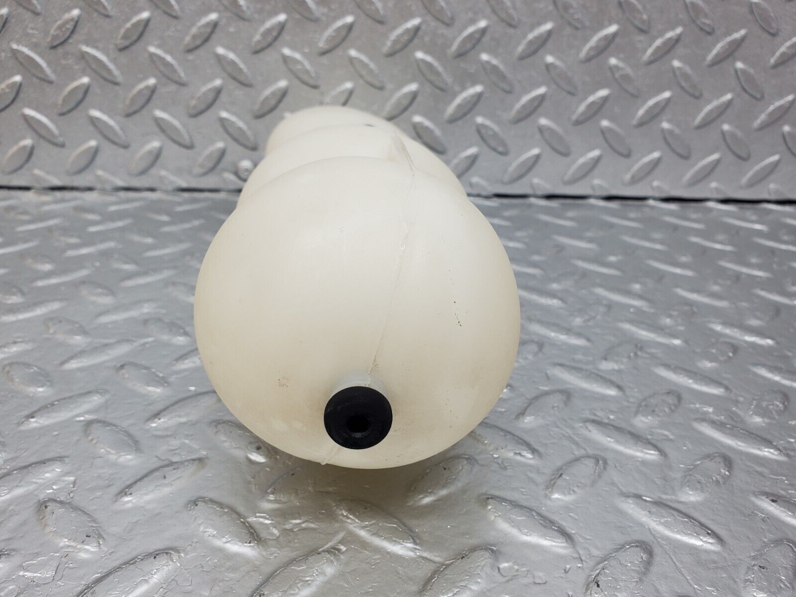 45737 Mercedes-Benz W126 420SE Vacuum Reservoir Tank