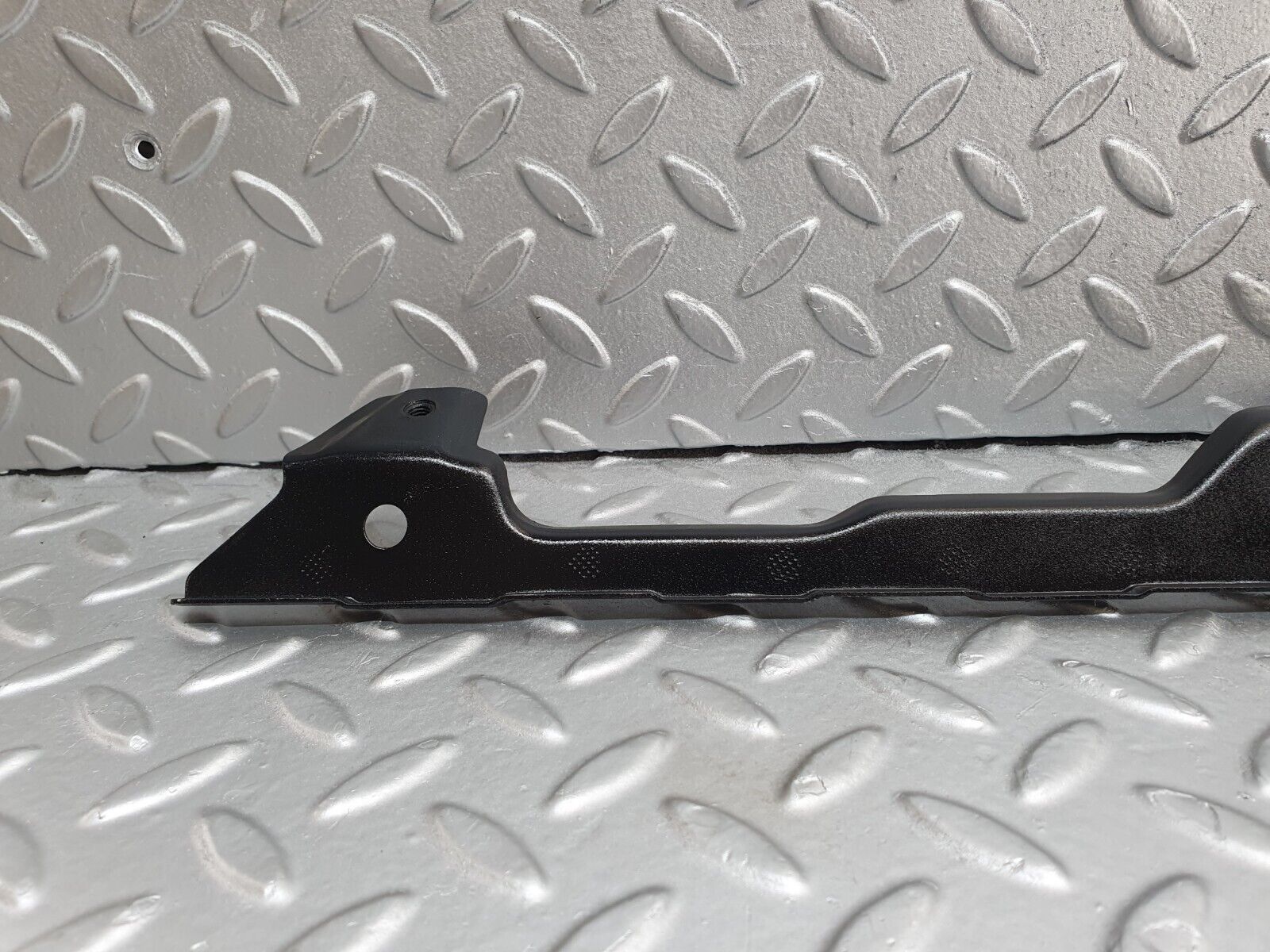 43718 Mercedes-Benz C126 380SEC Coupe Rear Window Channel Support Bracket Left Side