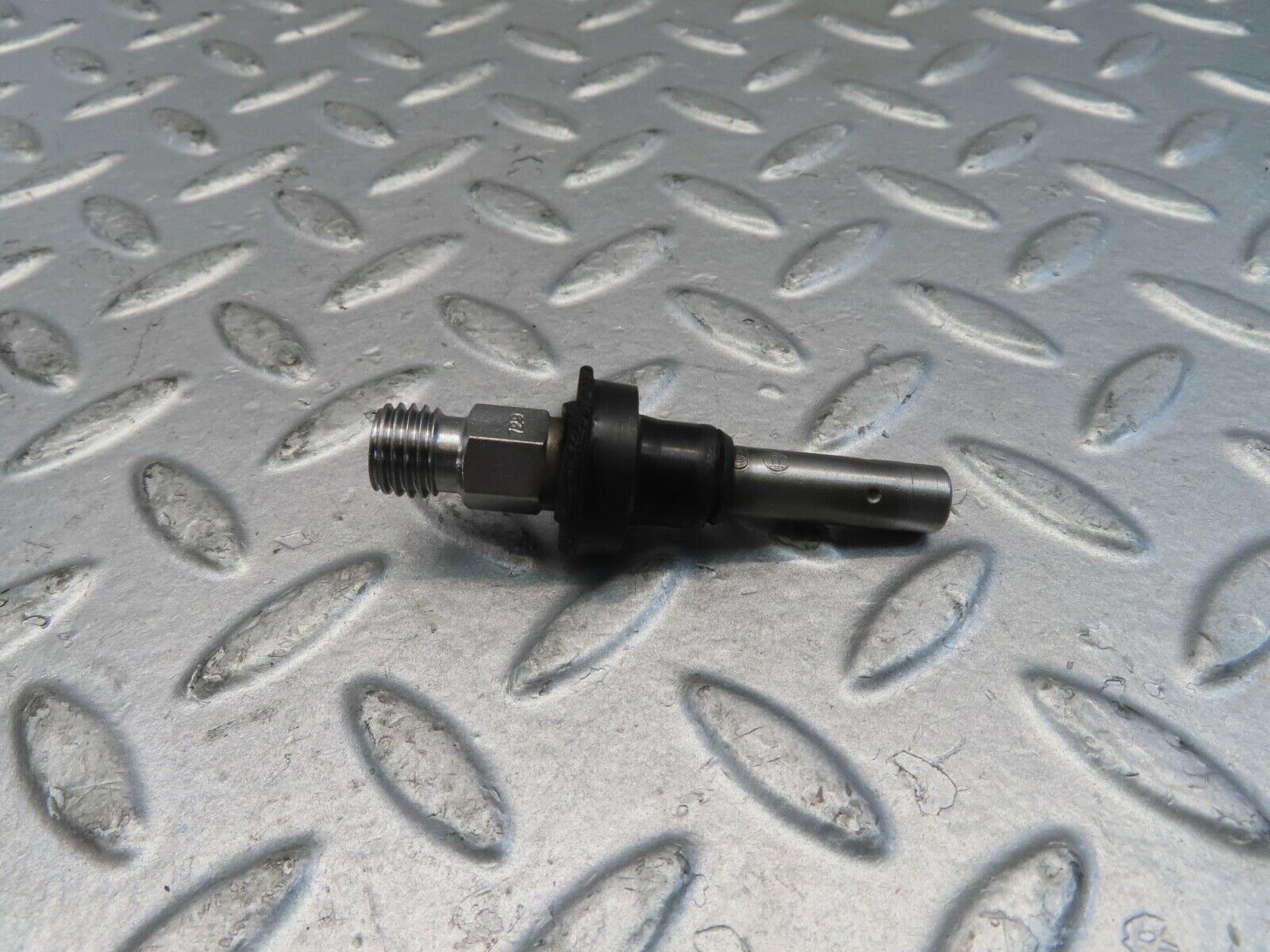 11034 Mercedes-Benz R107 W116 Fuel Injector Bosch 0437502010