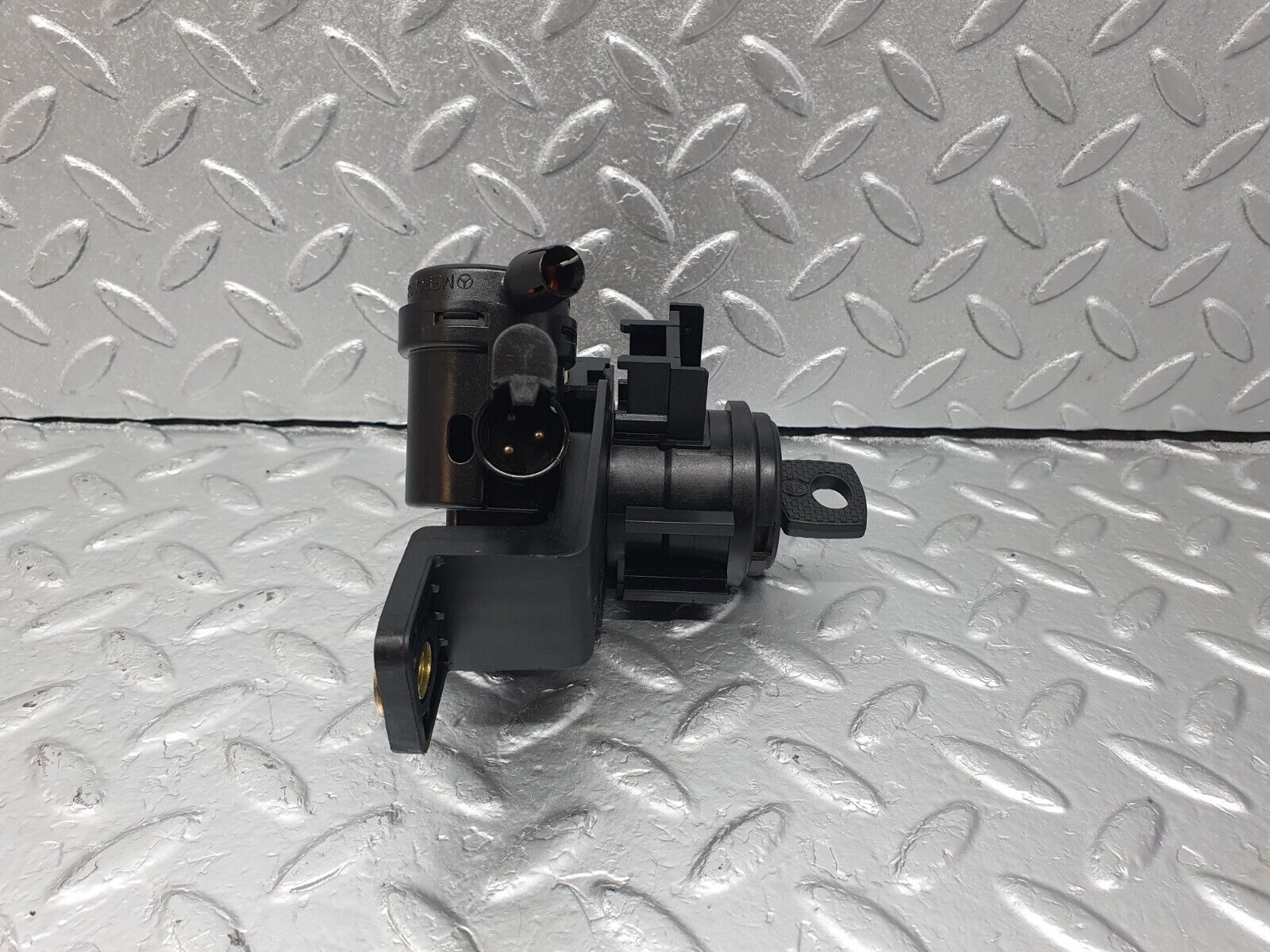 42573 Mercedes-Benz R129 320SL Coupe Trunk Lock With Key