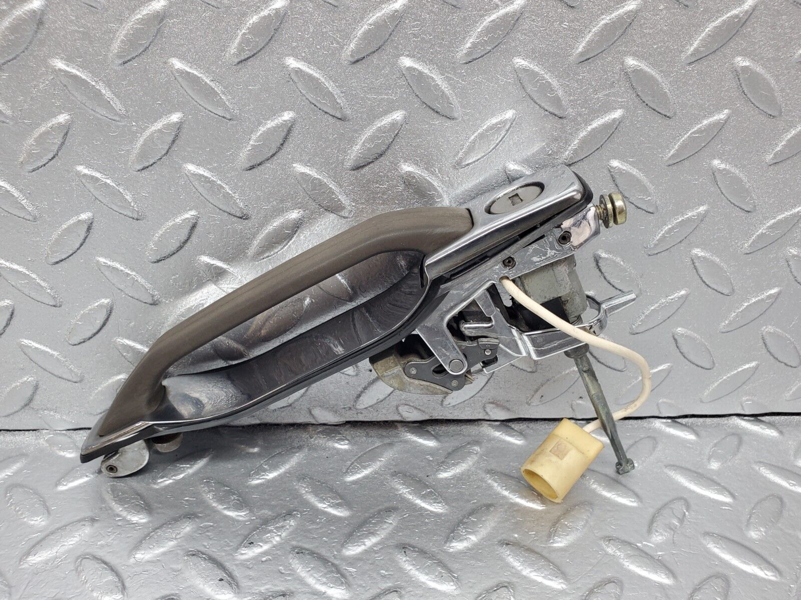 45645 Mercedes-Benz W126 420SE Front Right Door Exterior Handle No Key