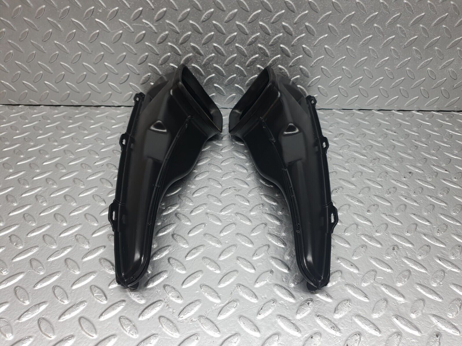 43494 Mercedes-Benz C126 380SEC Coupe Dashboard Air Vent Duct 2x 1268300219