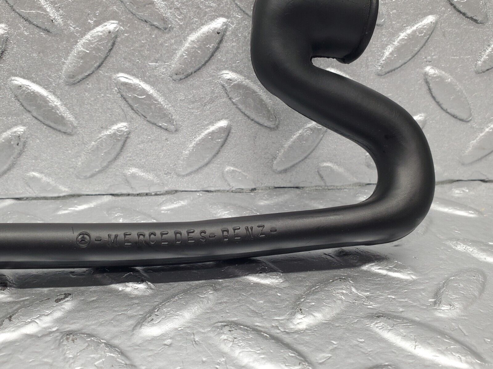 46427 Mercedes-Benz C123 280CE Coupe Crankcase Breather Hose Pipe 1100942482