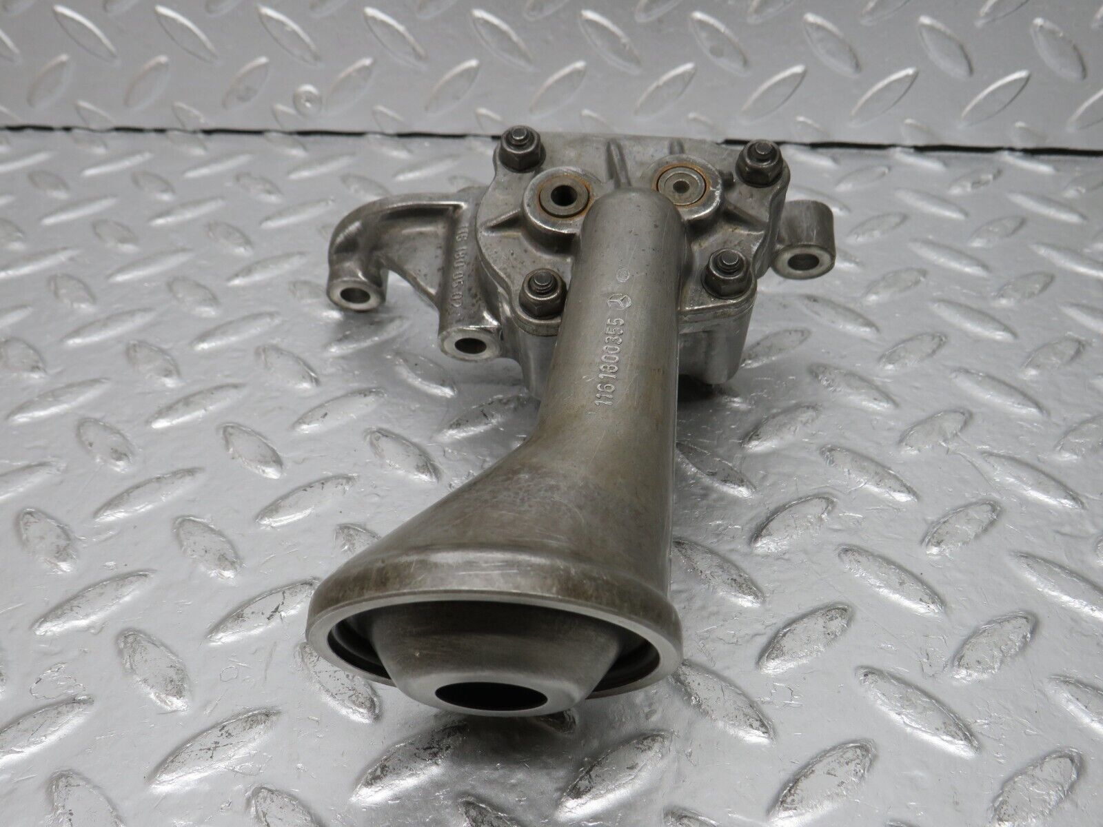 32785 Mercedes-Benz C107 R107 350 V8 Oil Pump 1161800502 1161800355