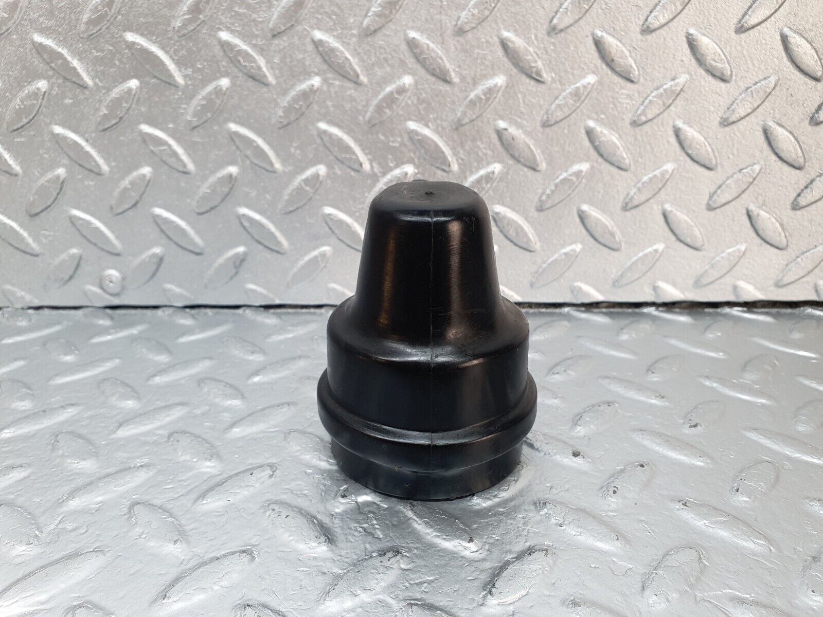 42887 Mercedes-Benz W201 190 2.0L Ignition Coil Protective Cap 0001581785