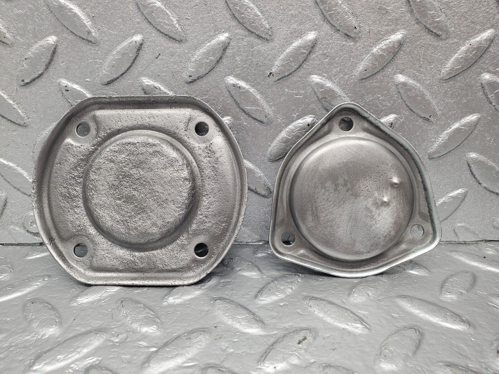 46726 Mercedes-Benz C123 280CE Coupe Camshaft Access Cover Plate