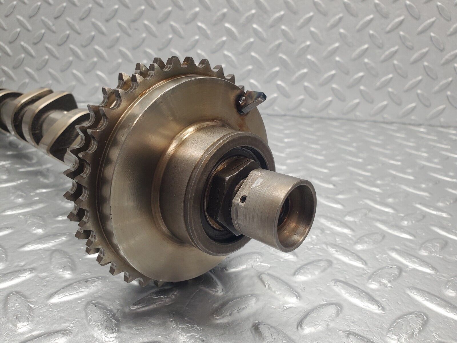 46223 Mercedes-Benz W124 280E Camshaft R1044501