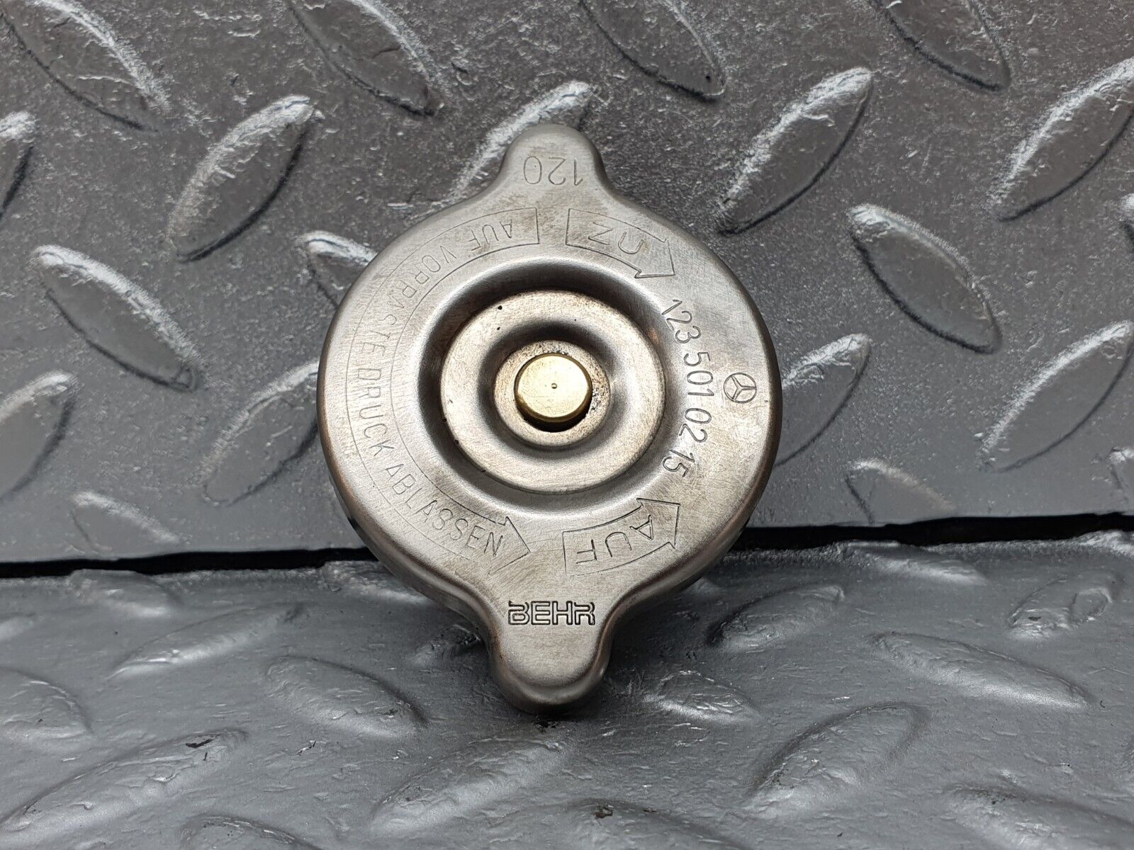43123 Mercedes-Benz W108 280SE Radiator Cap Behr 1235010215