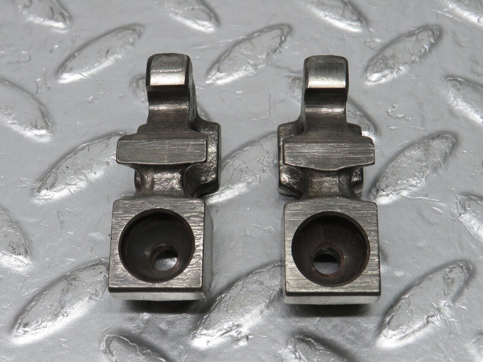 33004 Mercedes-Benz C107 R107 350 V8 Valve Rocker Arm With Spring & Tappet