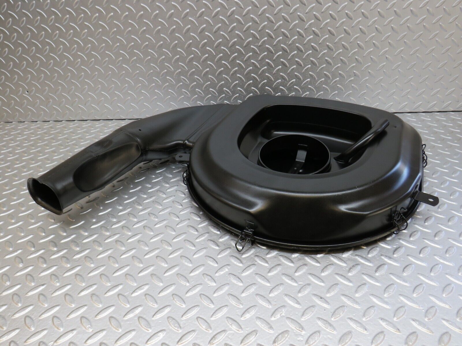 33559 Mercedes-Benz C107 R107 Air Filter Box Housing 0080948902