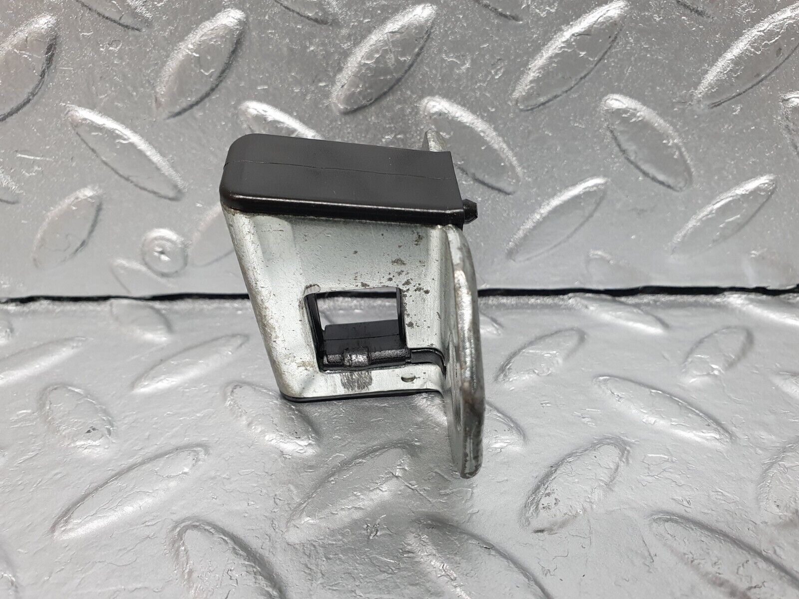 41953 Mercedes-Benz W202 C200 Door Lock Latch