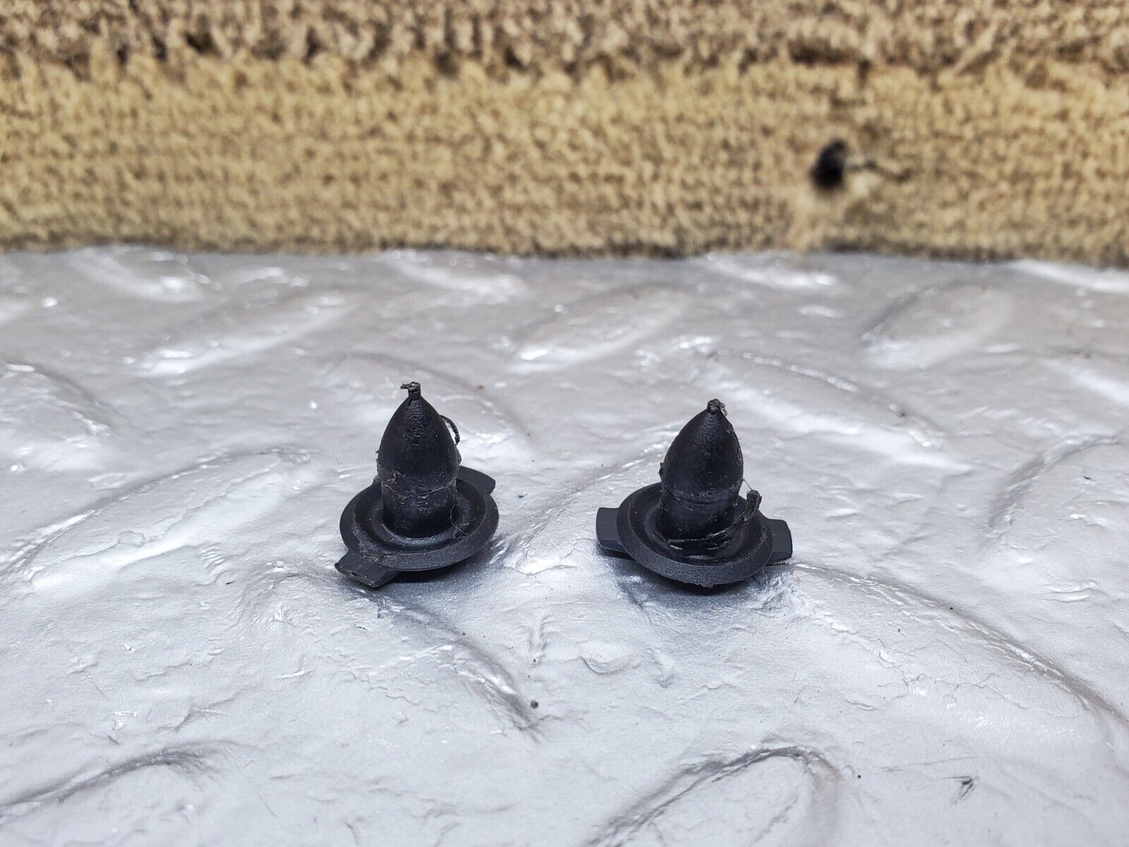 45696 Mercedes-Benz W126 420SE Front Right Door Sill Carpet Beige