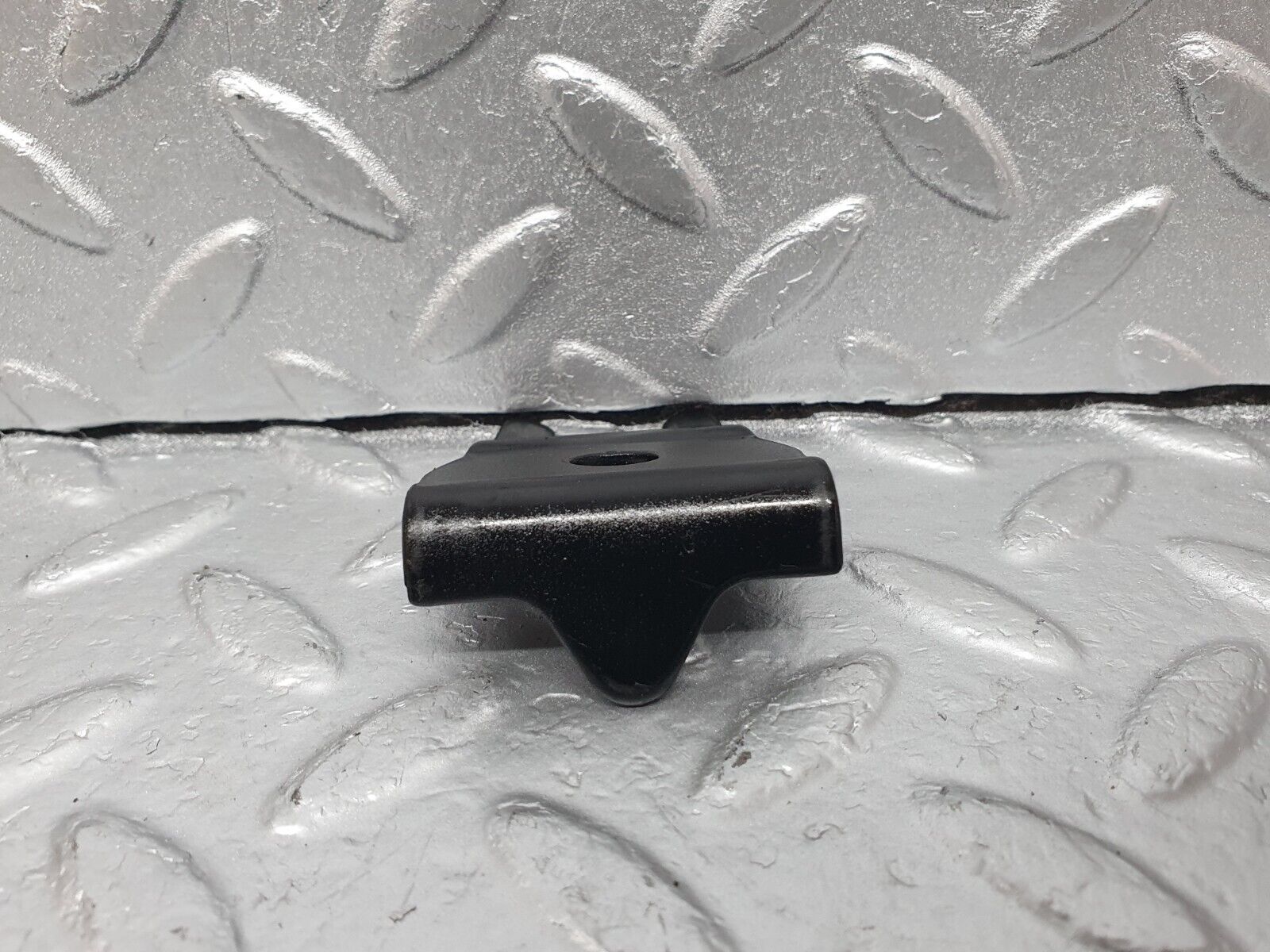 42120 Mercedes-Benz W202 C200 Anti Roll Bar Holder Bracket Front Right