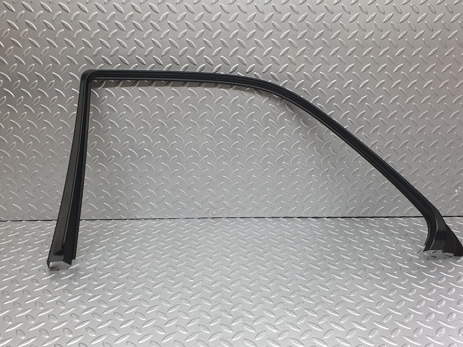 42086 Mercedes-Benz W202 C200 Rear Right Door Window Frame Trim 2273502271