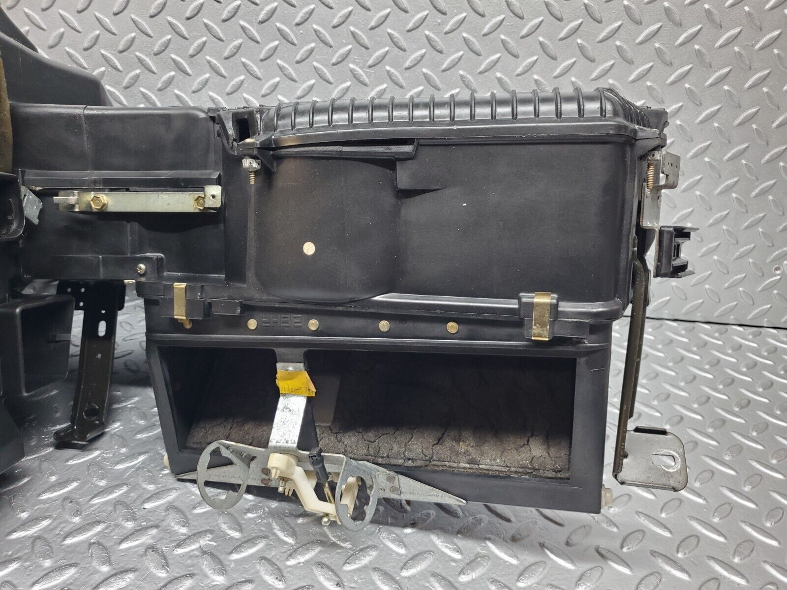 45897 Mercedes-Benz W126 420SE Heater Box Blower Housing Behr