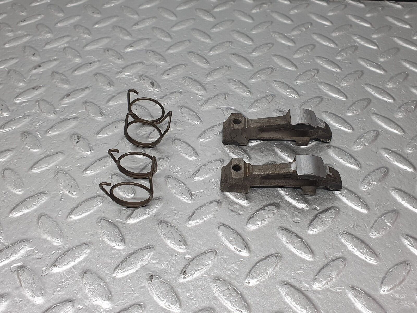 43362 Mercedes-Benz W108 280SE Valve Rocker Arm With Retaining Spring