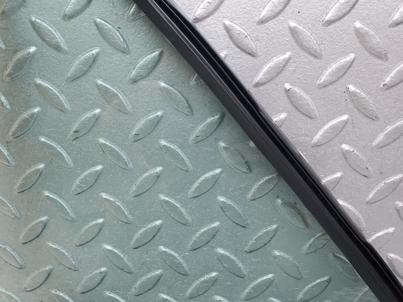 44636 Mercedes-Benz W124 220E Rear Right Quarter Window Glass 1247350624