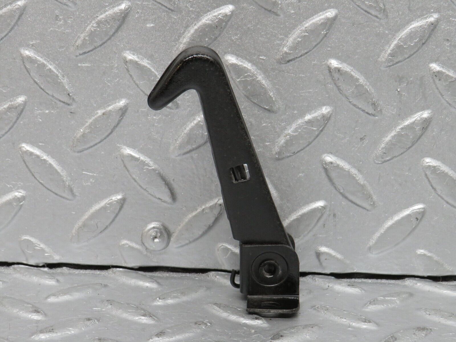 39252 Mercedes-Benz R107 500SL Bonnet Safety Latch