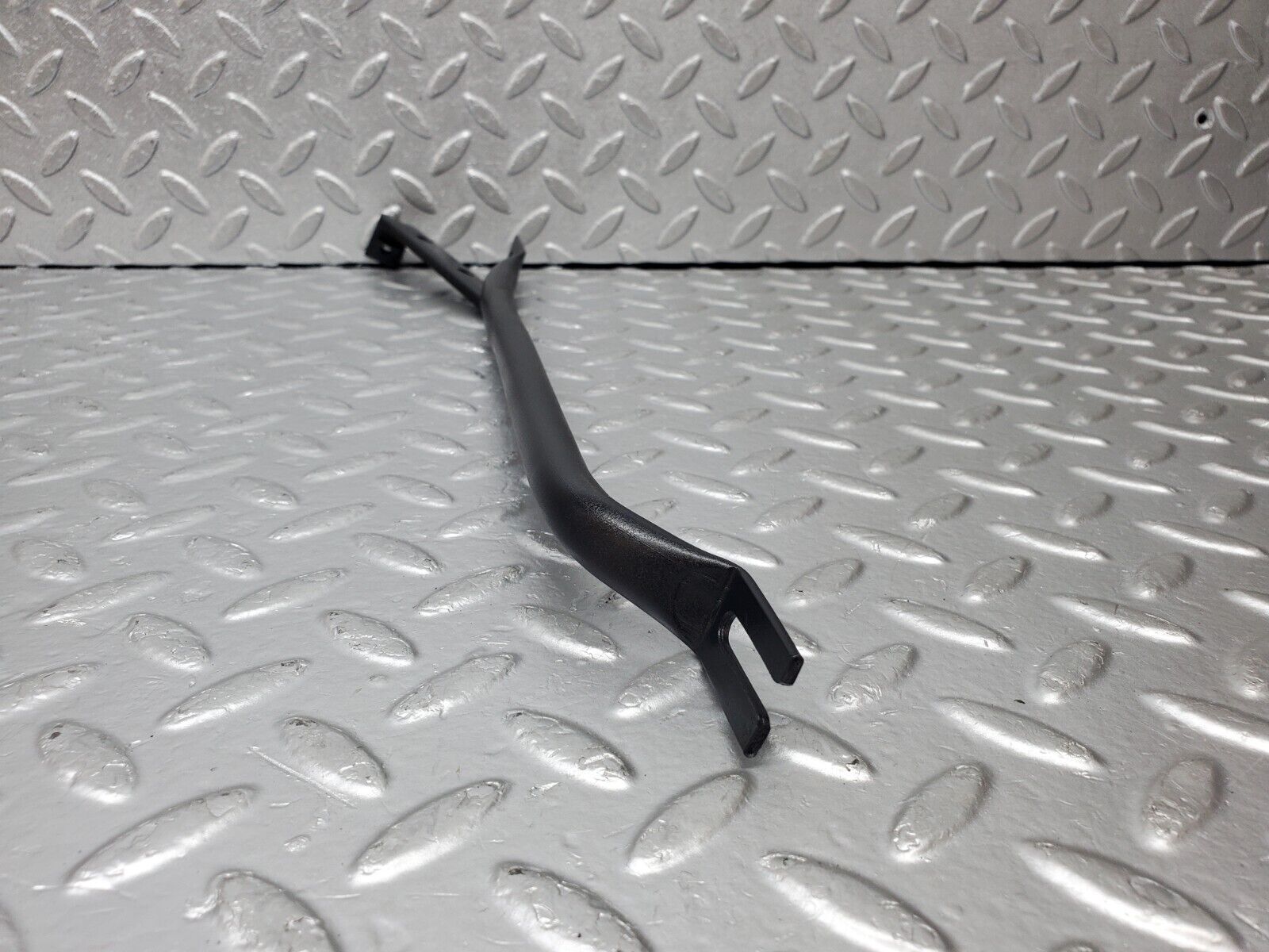 44510 Mercedes-Benz W123 280E Horn Bracket